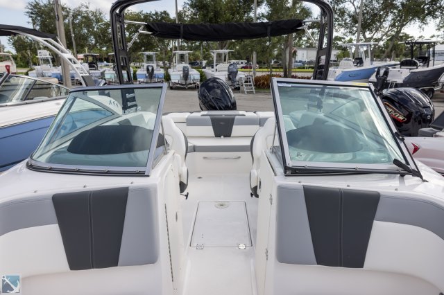 New 2025 Chaparral 23 SSi OB  Boat for sale